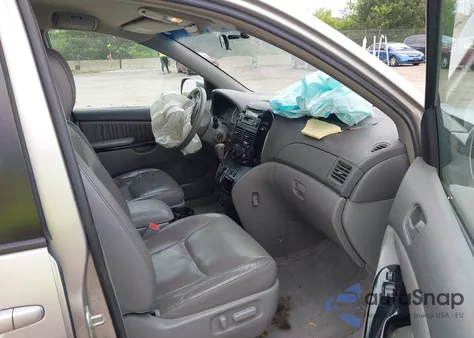 2005 Toyota Sienna Ce 7 Passenger/Ce 8 Passenger/Le 7 Passenger/Le 8 Passenger z USA, uszkodzony, nr VIN 5TDZA23C05S300955